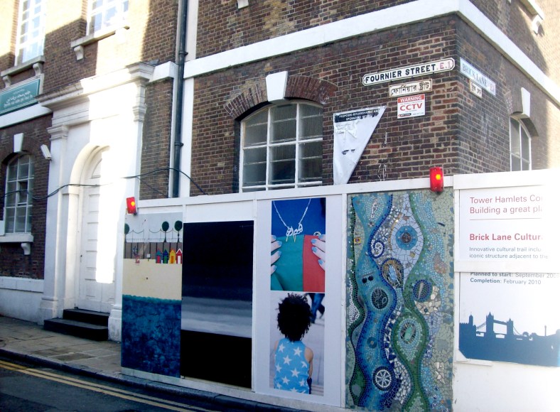 mosque with corner hoardings
